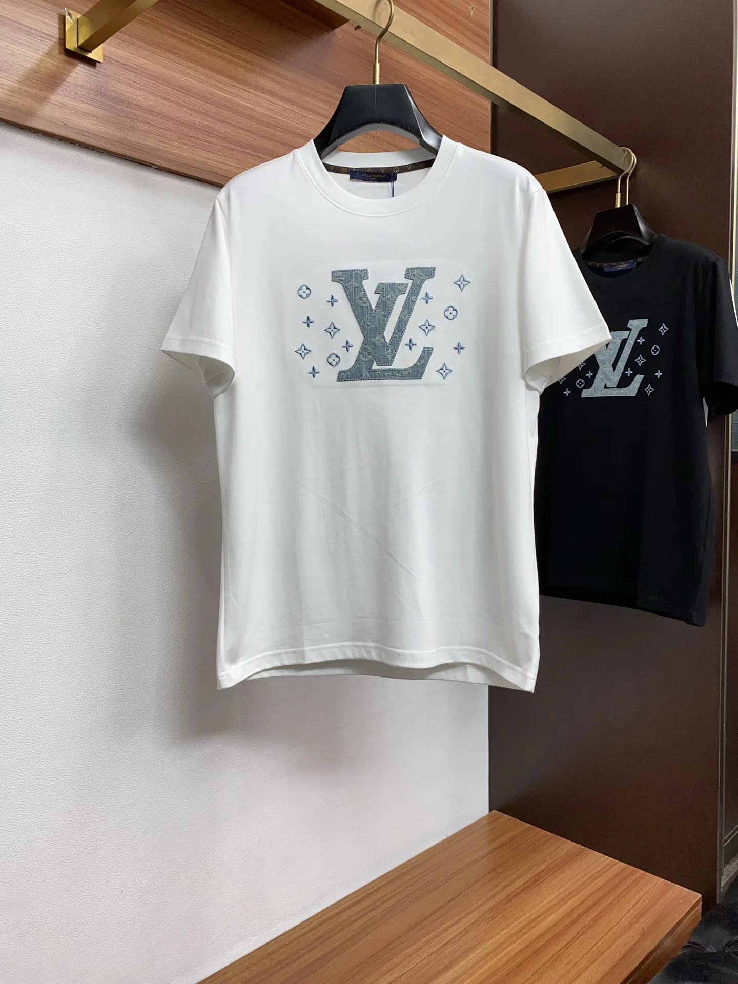 Louis Vuitton 100% Cotton Loose Fit Round Neck Men s Short Sleeve T-Shirt