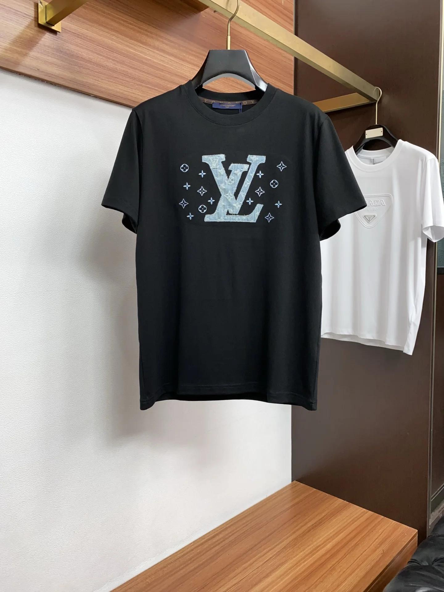 Louis Vuitton 100% Cotton Loose Fit Round Neck Men s Short Sleeve T-Shirt