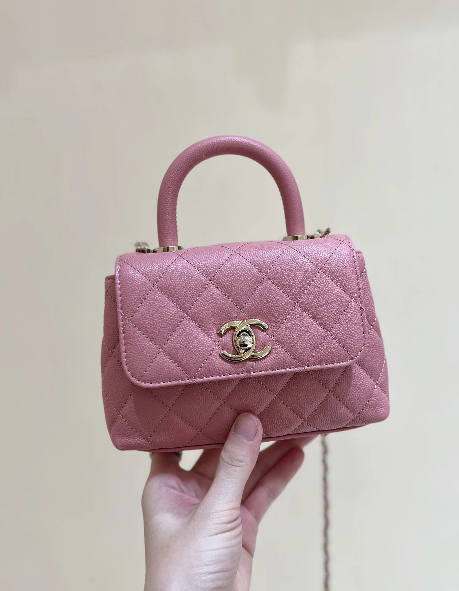 Chanel AP42440 Everlasting Lychee Cowhide Bag Women s Crossbody Bag Chanel AP42440 Everlasting Lychee Cowhide Bag Women s Crossbody Bag