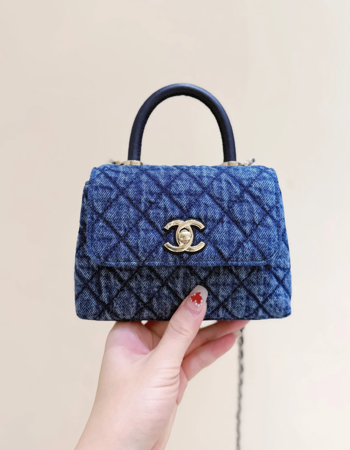 Chanel AP42440 Denim Handbag Women s Crossbody Bag Chanel AP42440 Denim Handbag Women s Crossbody Bag