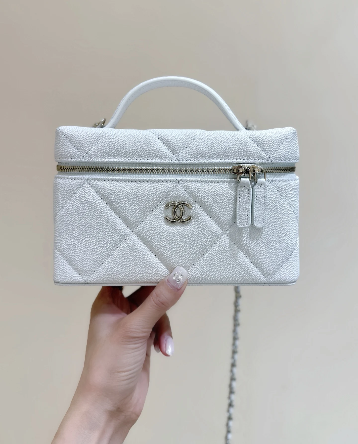 Chanel AP49360 Large Diamond Pattern Lunch Box Bag Women s Crossbody Bag Chanel AP49360 Large Diamond Pattern Lunch Box Bag Women s Crossbody Bag