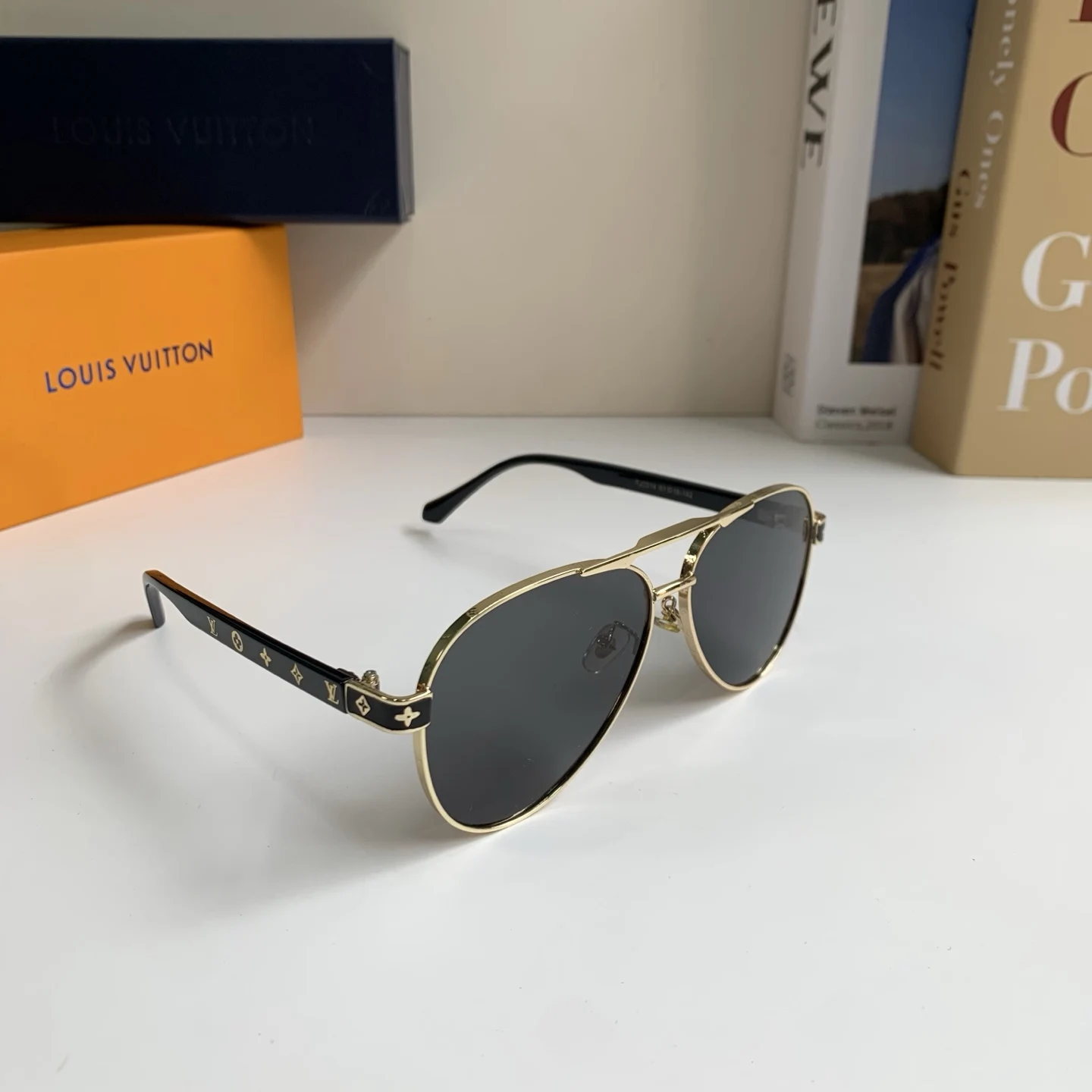 Louis Vuitton Korean-style metal frame sunglasses Louis Vuitton Korean-style metal frame sunglasses