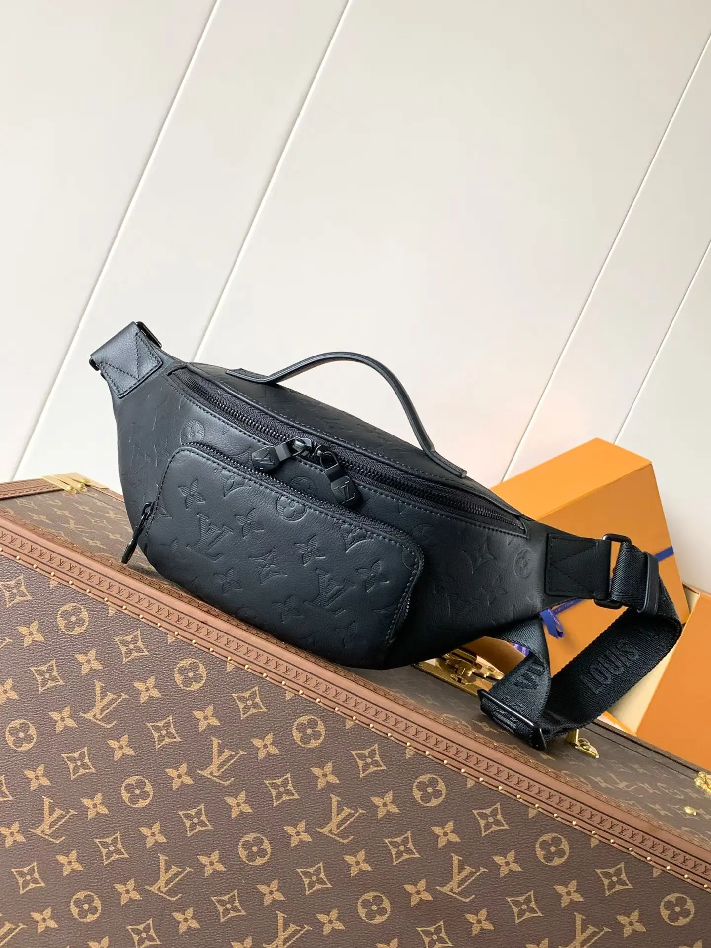 Louis Vuitton M47058 Leather Waist Bag Waist Bag Louis Vuitton M47058 Leather Waist Bag Waist Bag