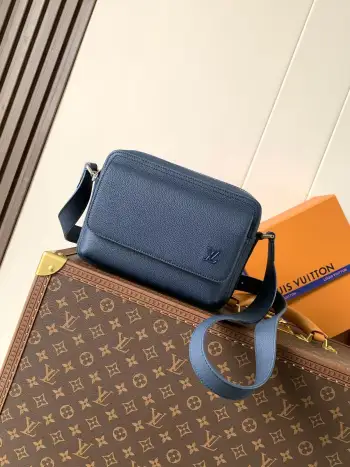 M15260 Waxed Cowhide Messenger Bag Women s Crossbody Bag Replica Louis Vuitton womens bags