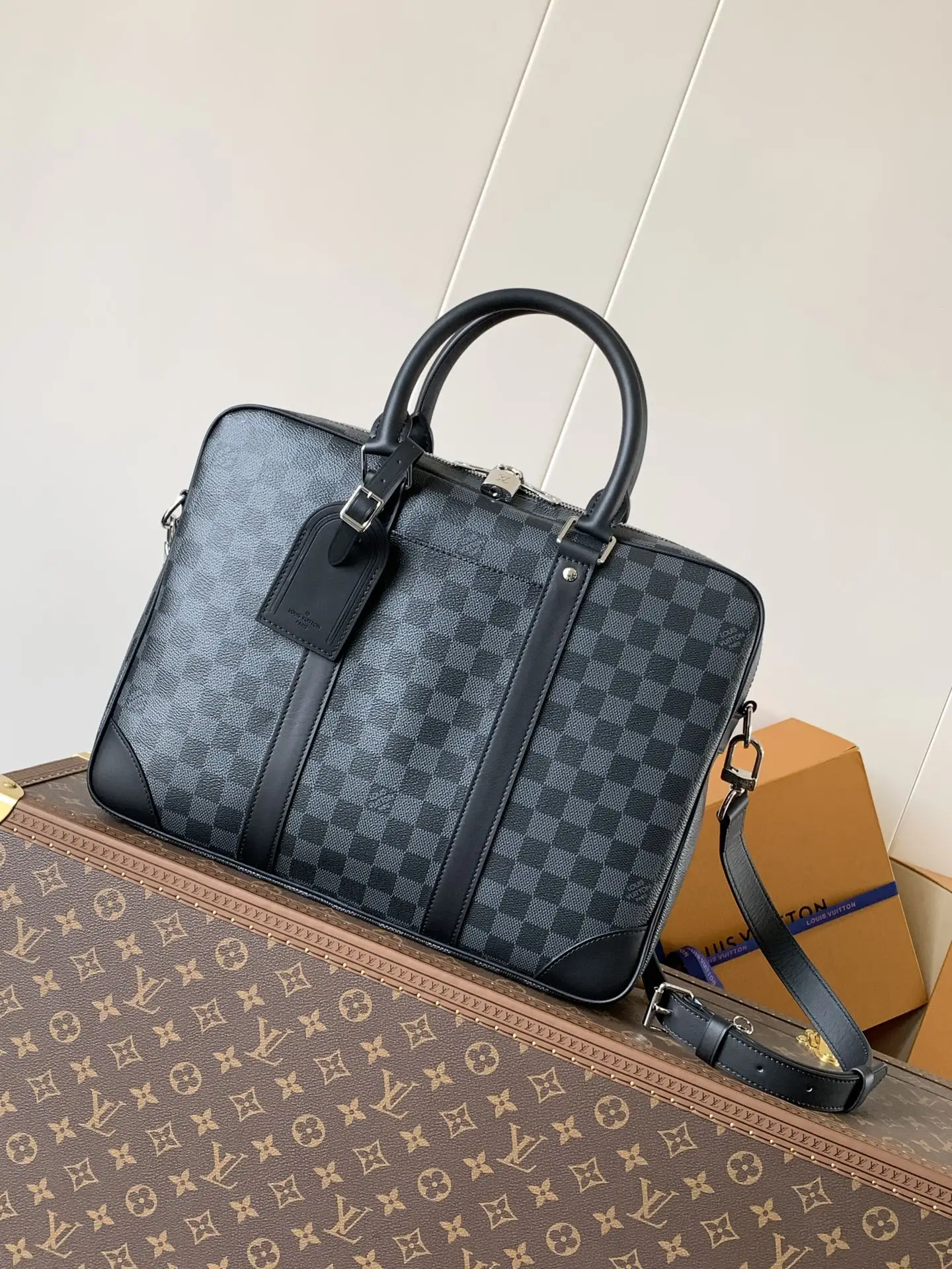 Louis Vuitton M40445 Men s Briefcase Men s Crossbody Bag Louis Vuitton M40445 Men s Briefcase Men s Crossbody Bag