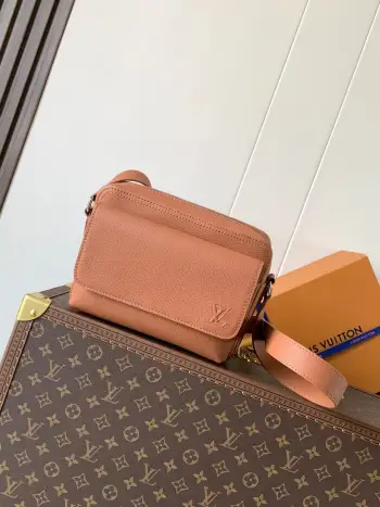 M25981 Waxed Cowhide Messenger Bag Women s Crossbody Bag Replica Louis Vuitton womens bags