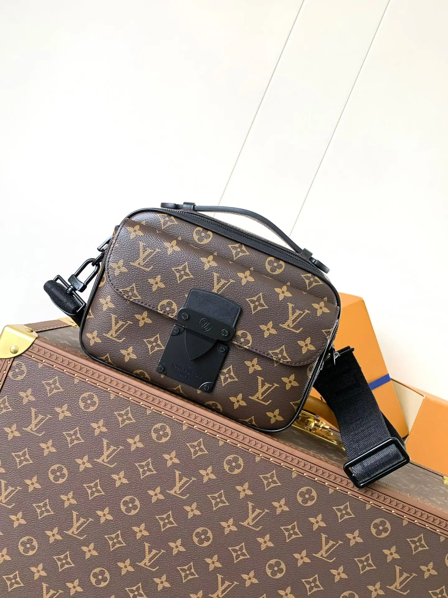 Louis Vuitton M45806 Canvas Messenger Bag Men s Crossbody Bag Louis Vuitton M45806 Canvas Messenger Bag Men s Crossbody Bag
