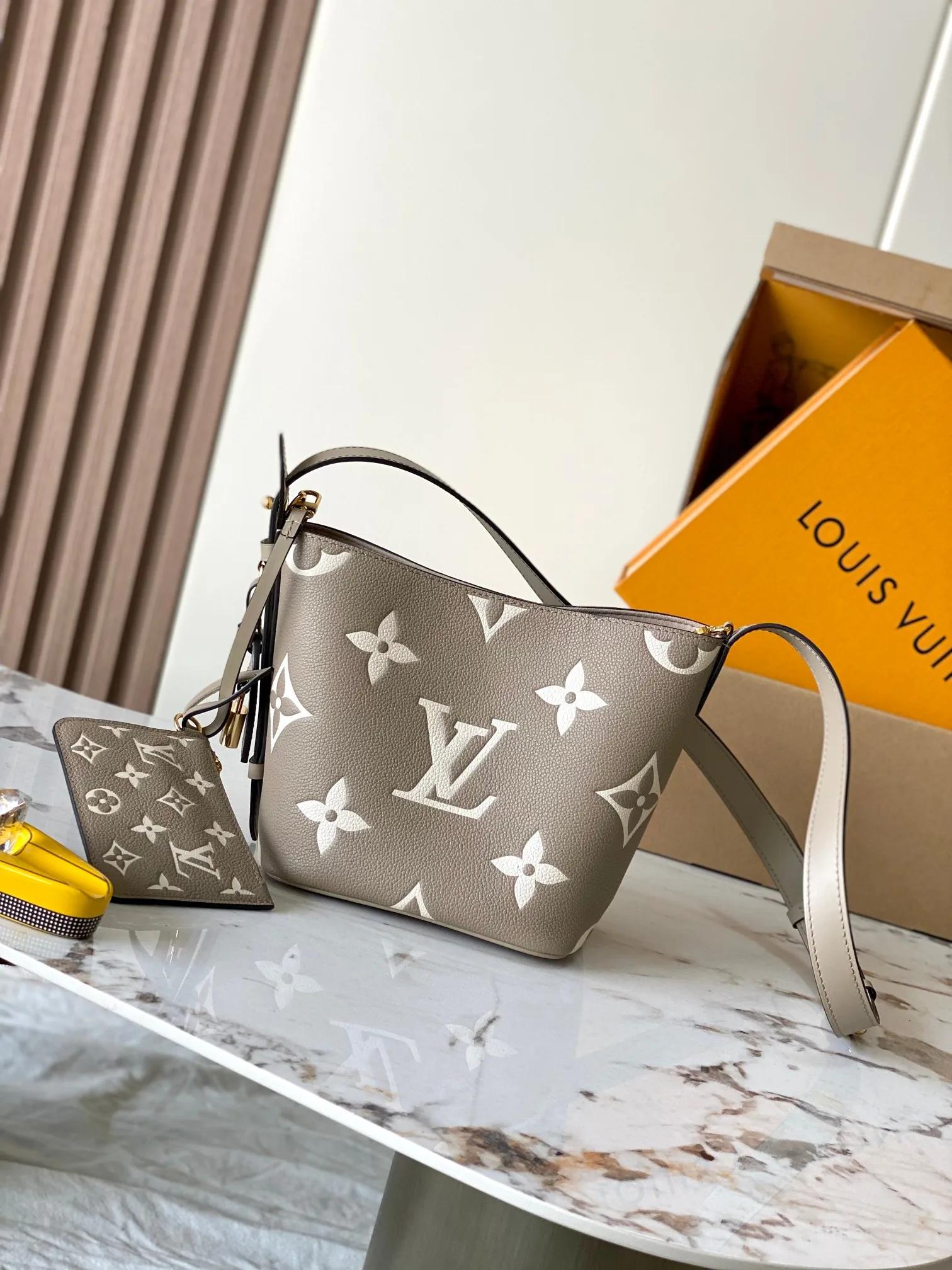 Louis Vuitton M13045 Pattern Handbag Women s Crossbody Bag Louis Vuitton M13045 Pattern Handbag Women s Crossbody Bag