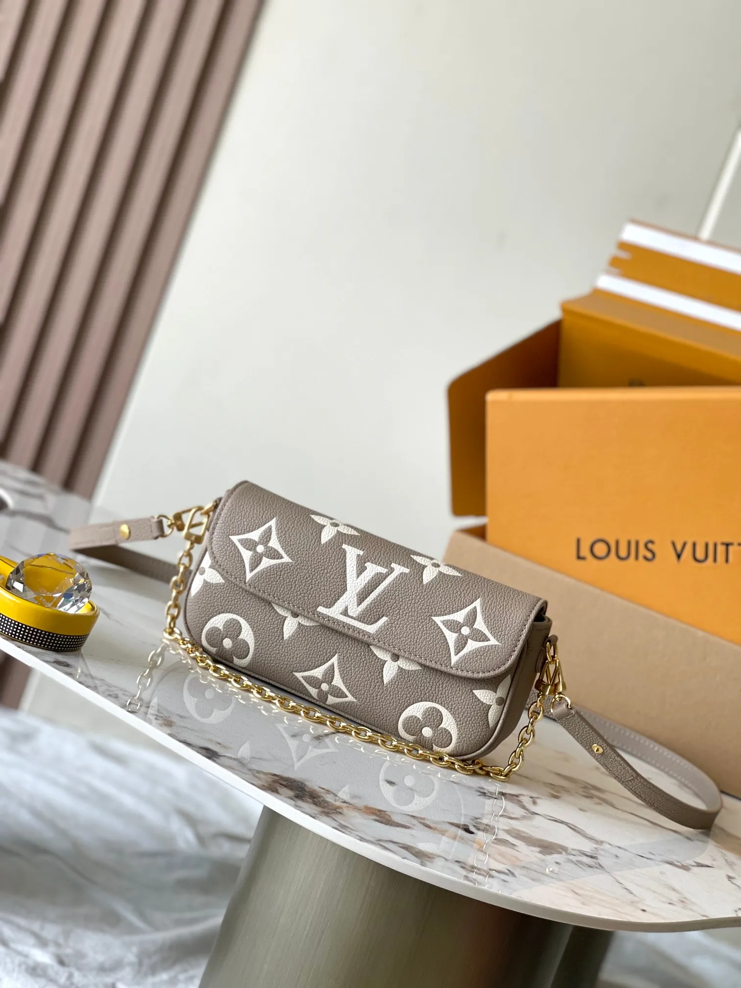 Louis Vuitton M82211 Pattern Handbag Women s Crossbody Bag Louis Vuitton M82211 Pattern Handbag Women s Crossbody Bag