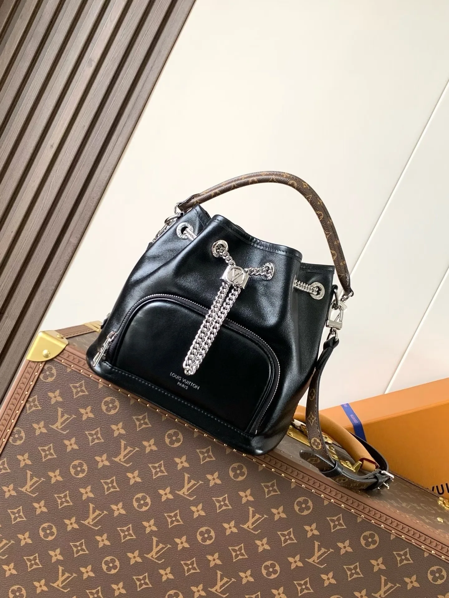 Louis Vuitton M14377 Sheepskin Handbag Women s Crossbody Bag