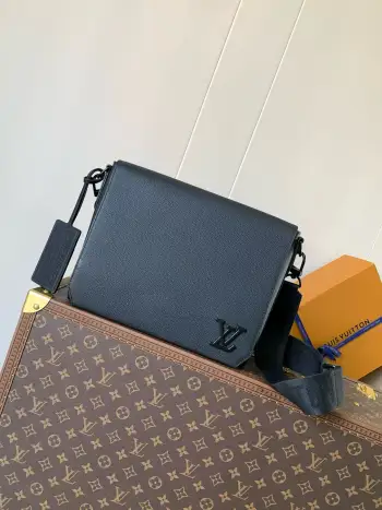 M57080 Leather Messenger Bag Women s Crossbody Bag Replica Louis Vuitton womens bags