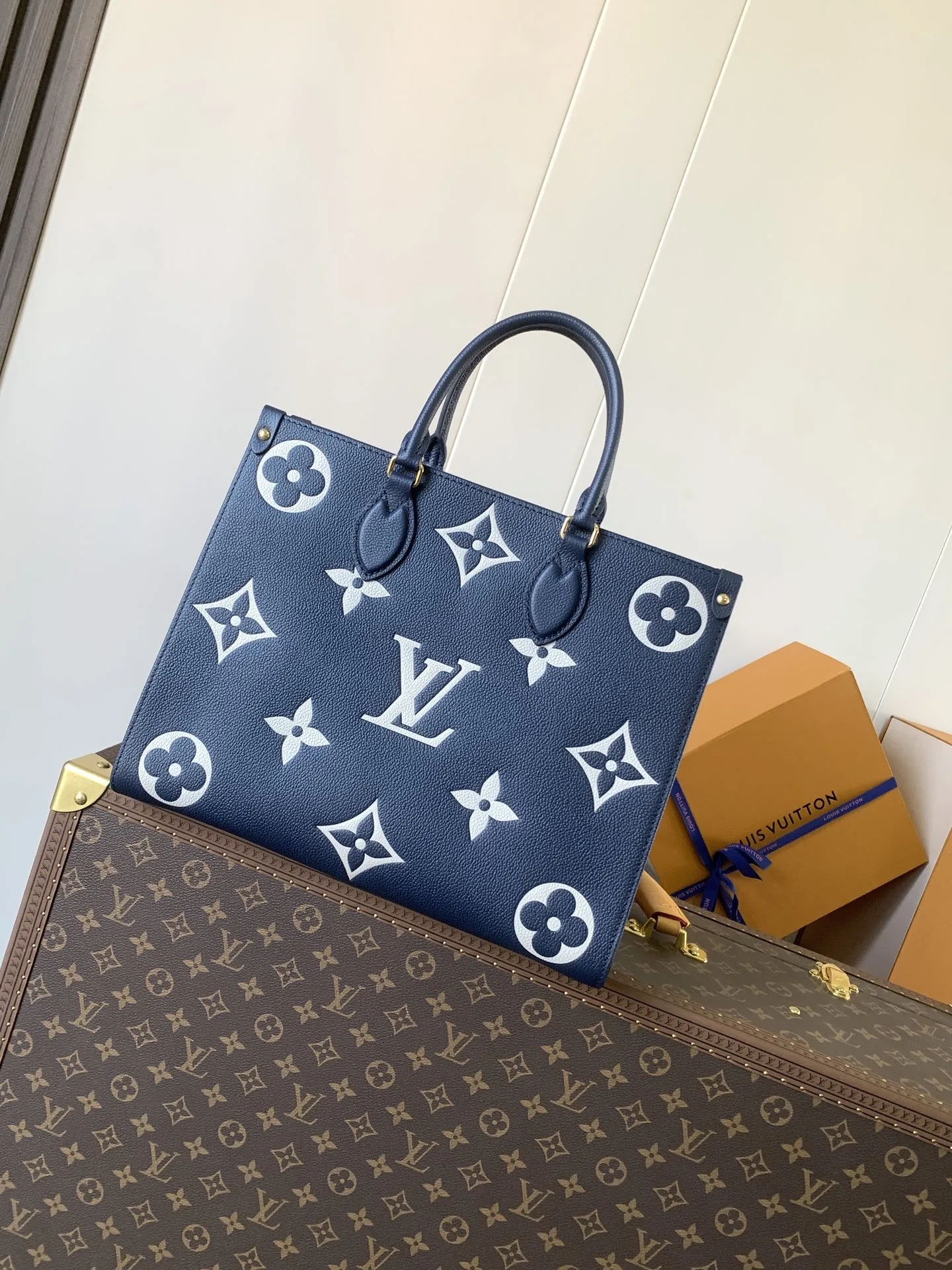 Louis Vuitton M47084 Grainy Leather Medium Handbag Women s Shoulder Bag