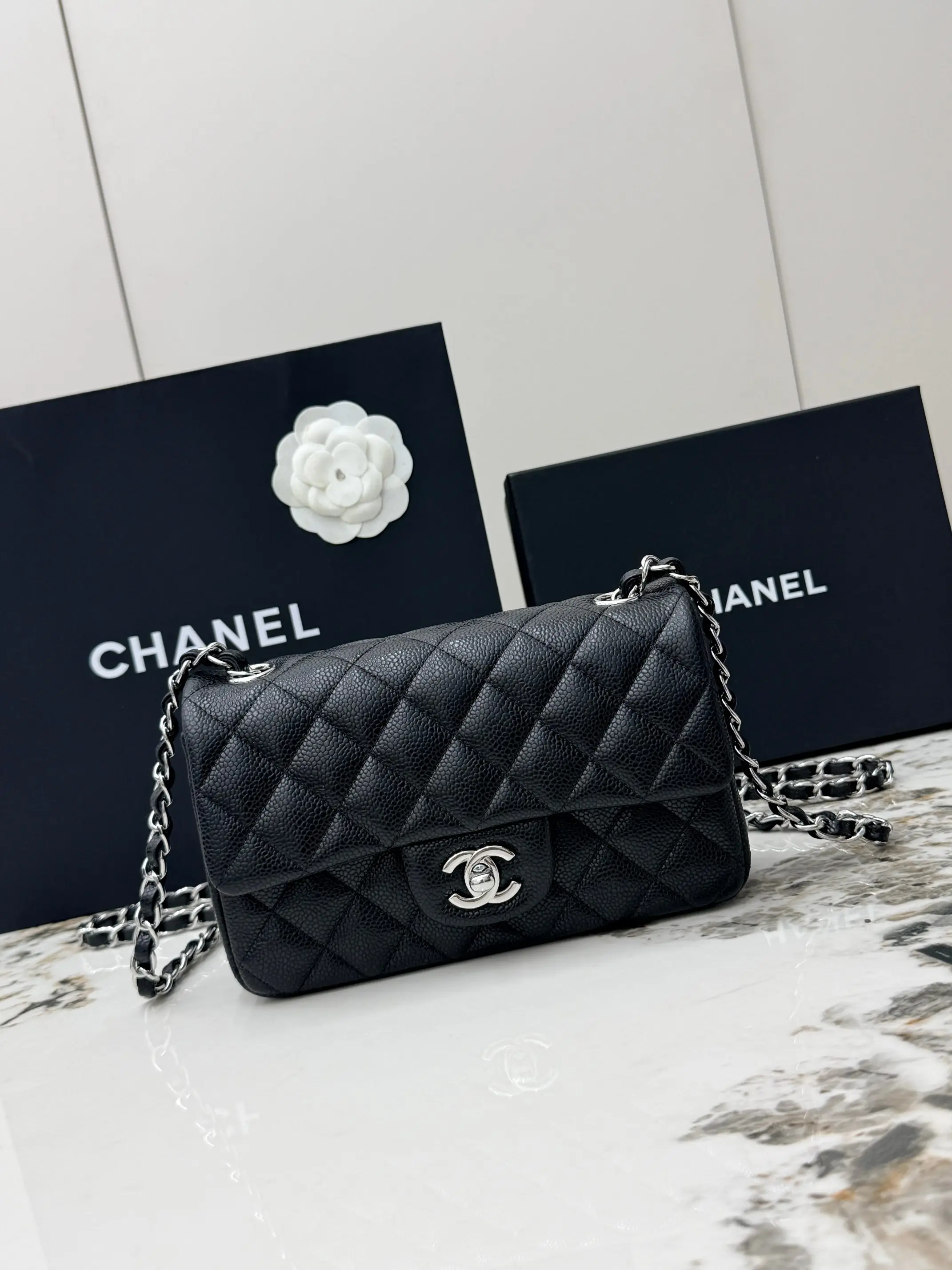 Chanel A69900 Classic Gold Buckle Quilted Cowhide Chain Bag Women s Crossbody Bag Chanel A69900 Classic Gold Buckle Quilted Cowhide Chain Bag Women s Crossbody Bag
