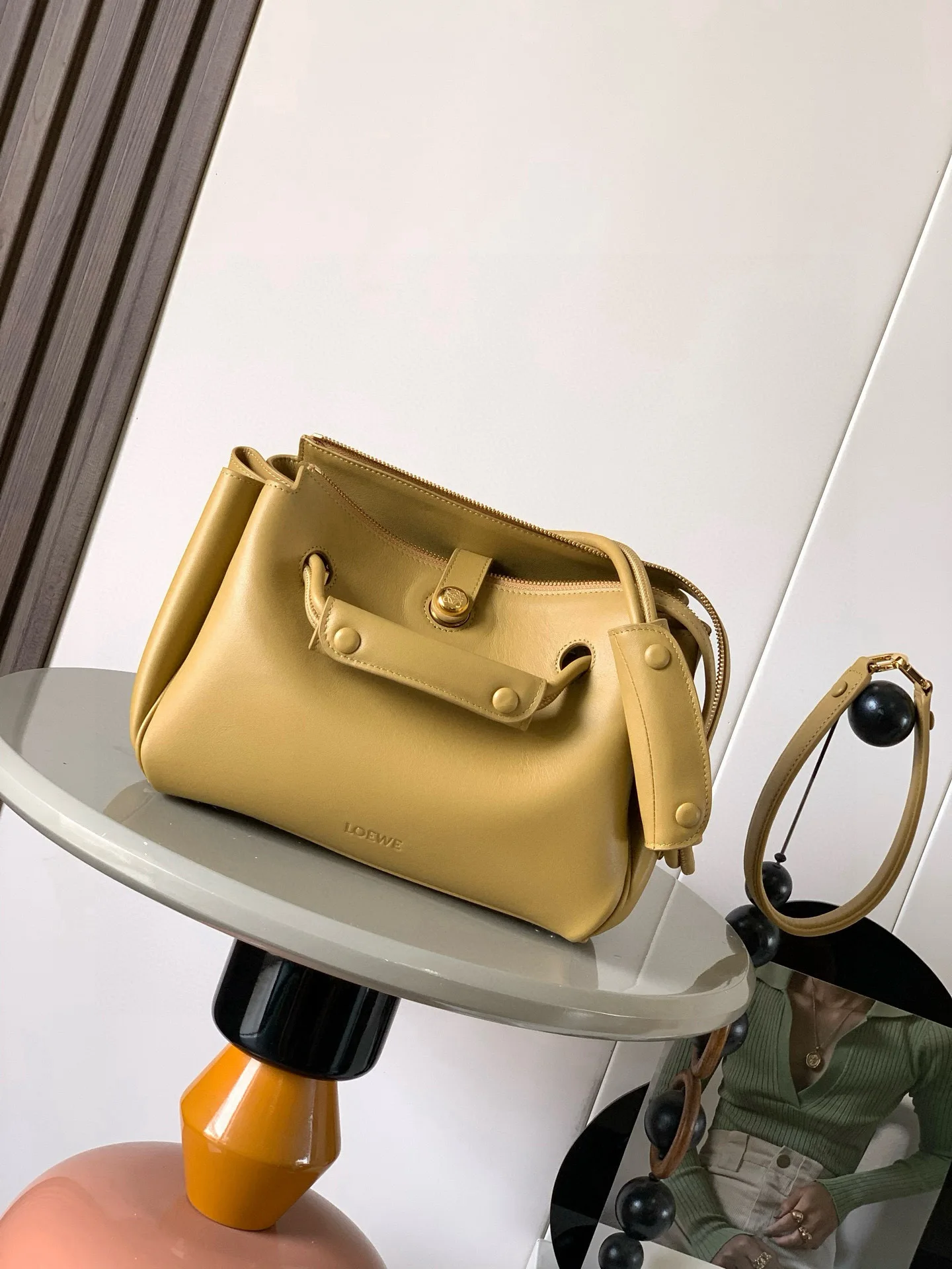 Loewe 9146 Cowhide Leather Handbag Women s Crossbody Bag Loewe 9146 Cowhide Leather Handbag Women s Crossbody Bag