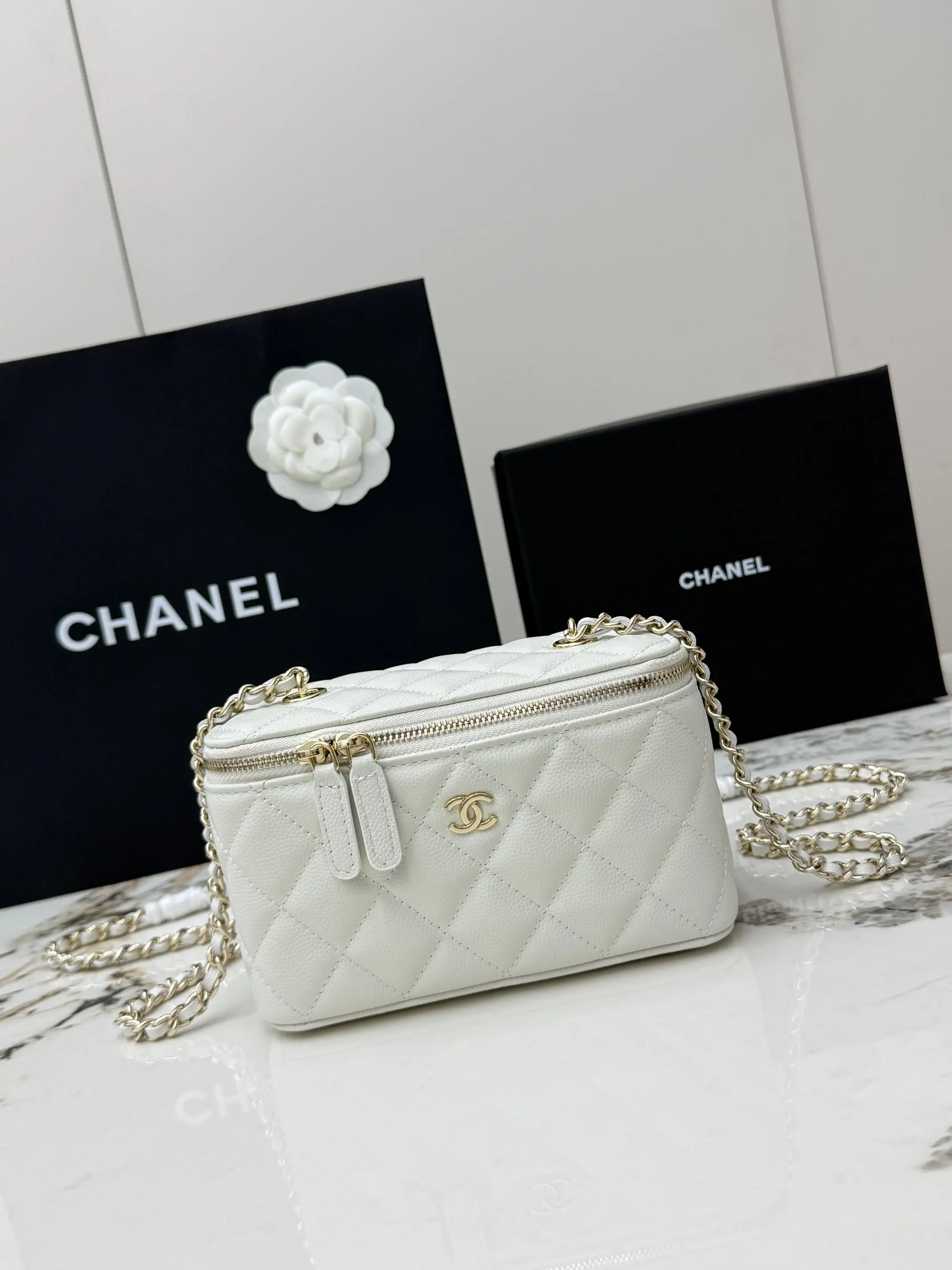 Chanel A1341 Ball Pattern Chain Small Makeup Box Women s Crossbody Bag Chanel A1341 Ball Pattern Chain Small Makeup Box Women s Crossbody Bag