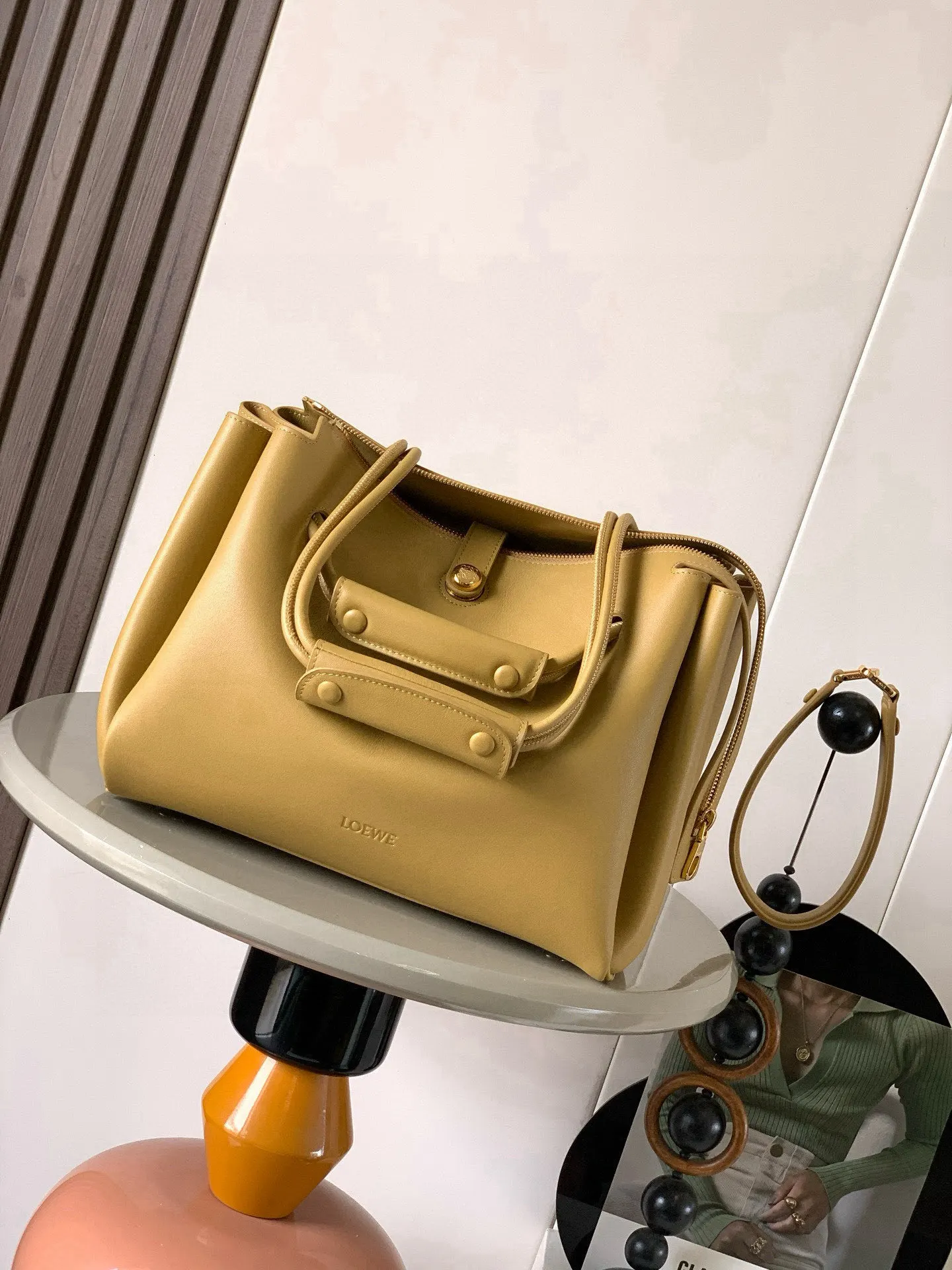 Loewe 9147 Soft Cowhide Leather Handbag Women s Crossbody Bag Loewe 9147 Soft Cowhide Leather Handbag Women s Crossbody Bag