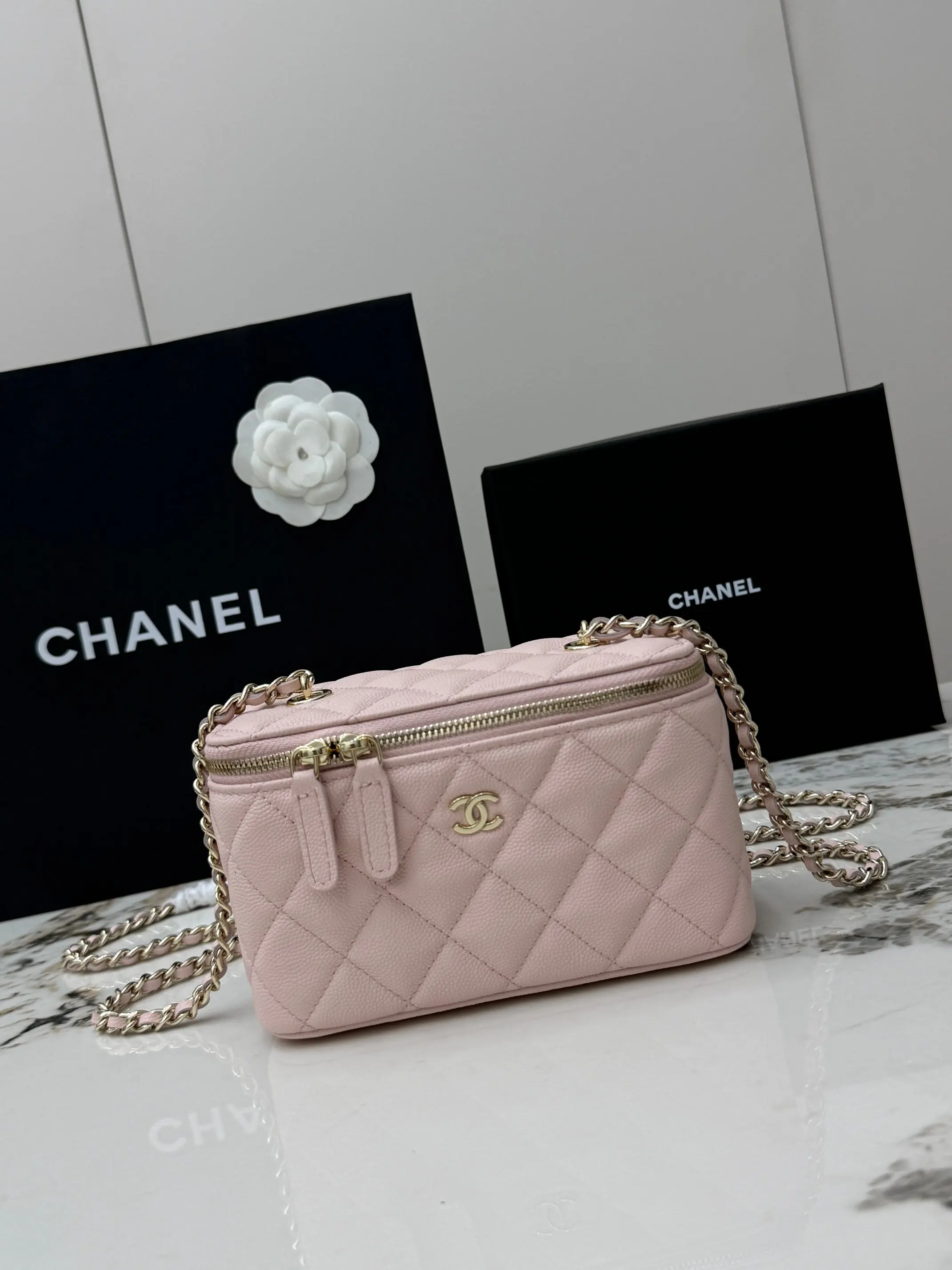 Chanel AP1341 All-Steel Golden Chain Bag Women s Crossbody Bag Chanel AP1341 All-Steel Golden Chain Bag Women s Crossbody Bag