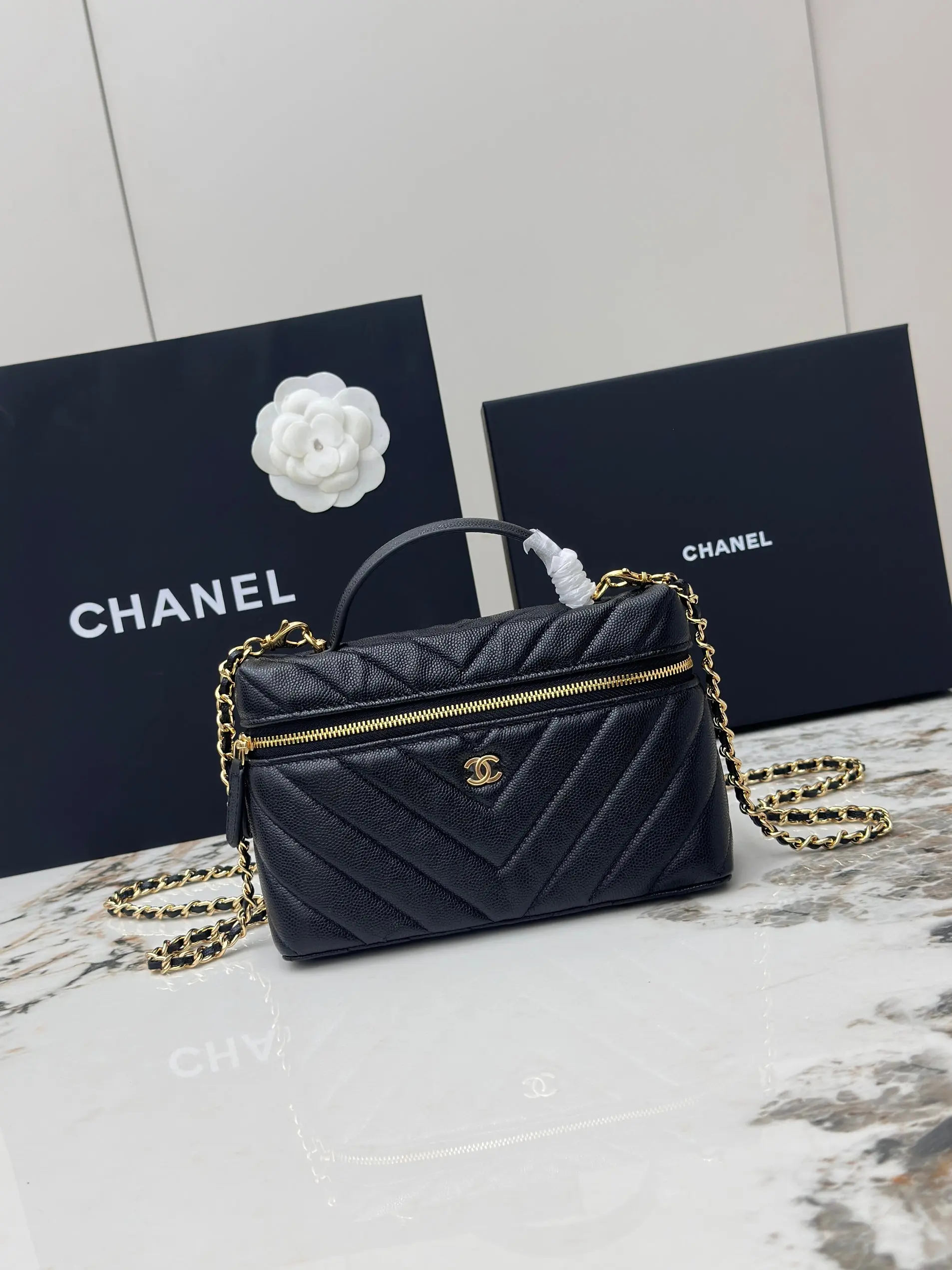Chanel AP5212 Granule Ball Pattern Imported Cowhide Makeup Bag Women s Crossbody Bag
