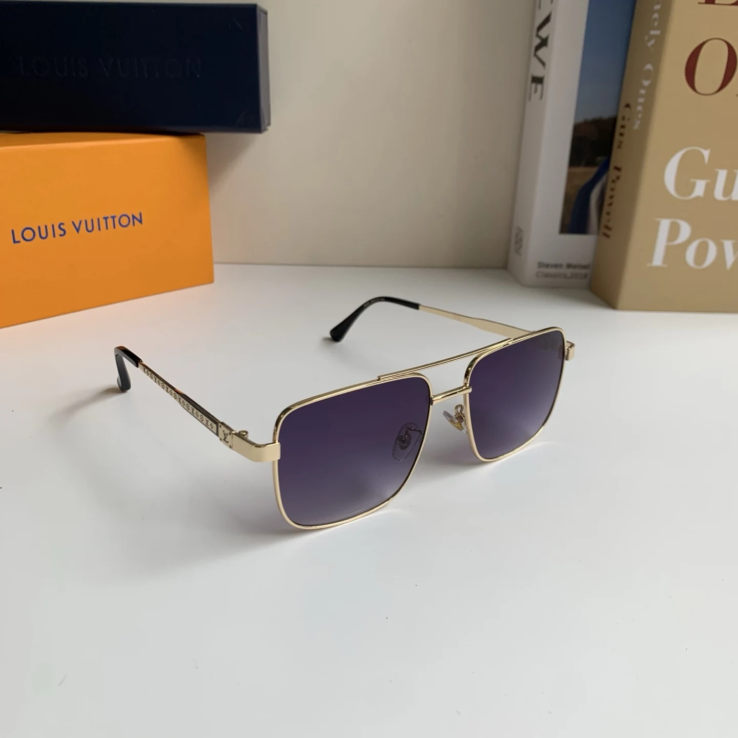 Louis Vuitton New men s and women s casual sunglasses Louis Vuitton New men s and women s casual sunglasses