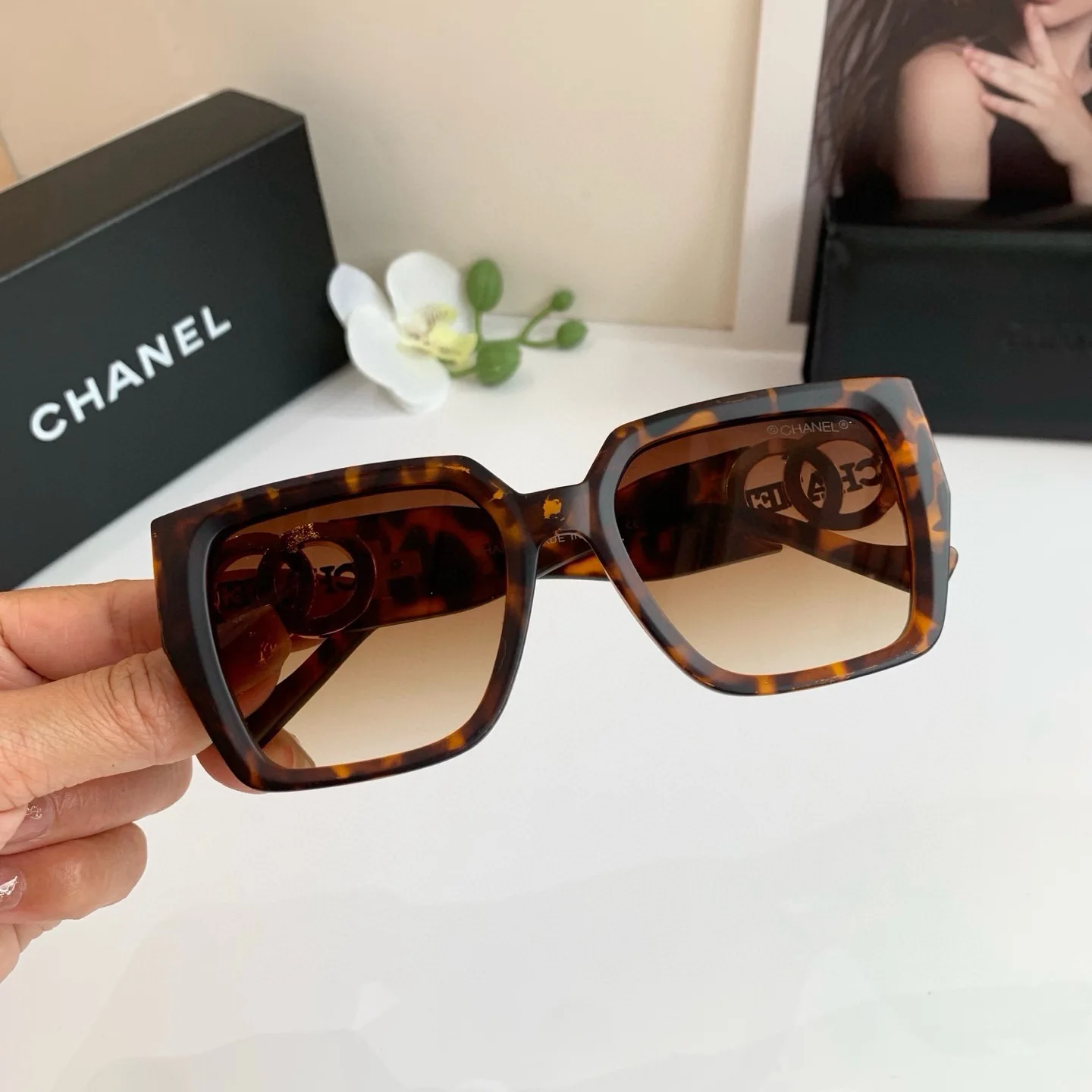 Chanel New Chanel-style square glasses