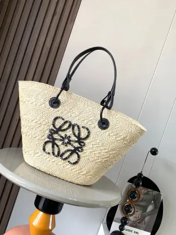 8011 Small Iraka Palm Fiber Handbag Women s Shoulder Bag Replica Loewe womens bags
