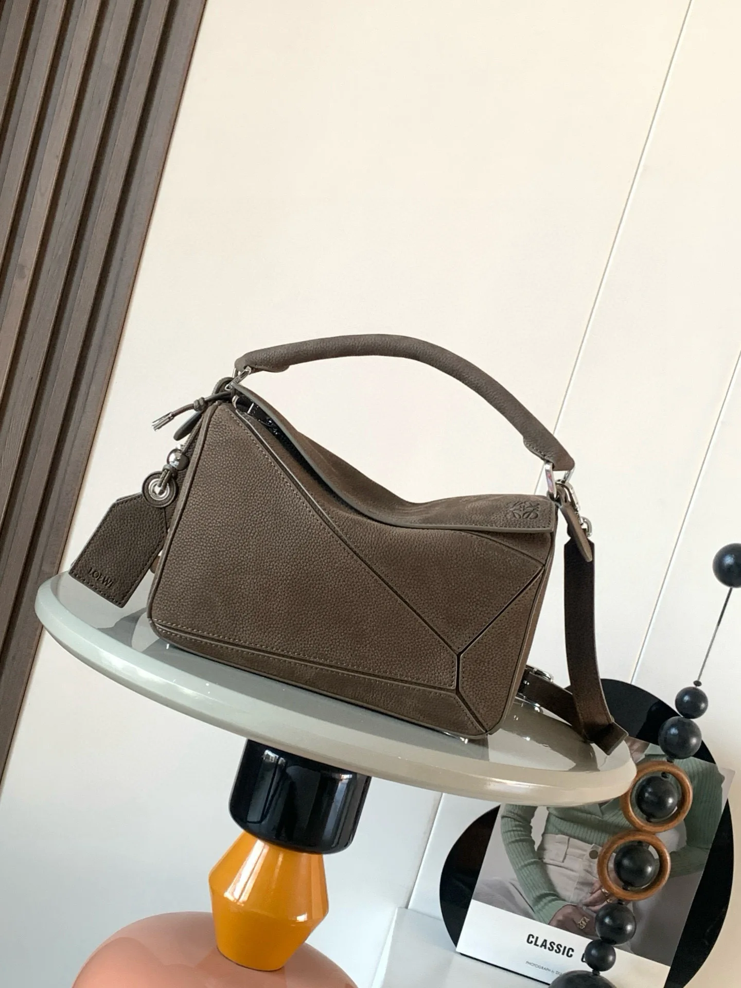 Loewe 9161 Small Grain Cowhide Geometric Bag Women s Crossbody Bag Loewe 9161 Small Grain Cowhide Geometric Bag Women s Crossbody Bag