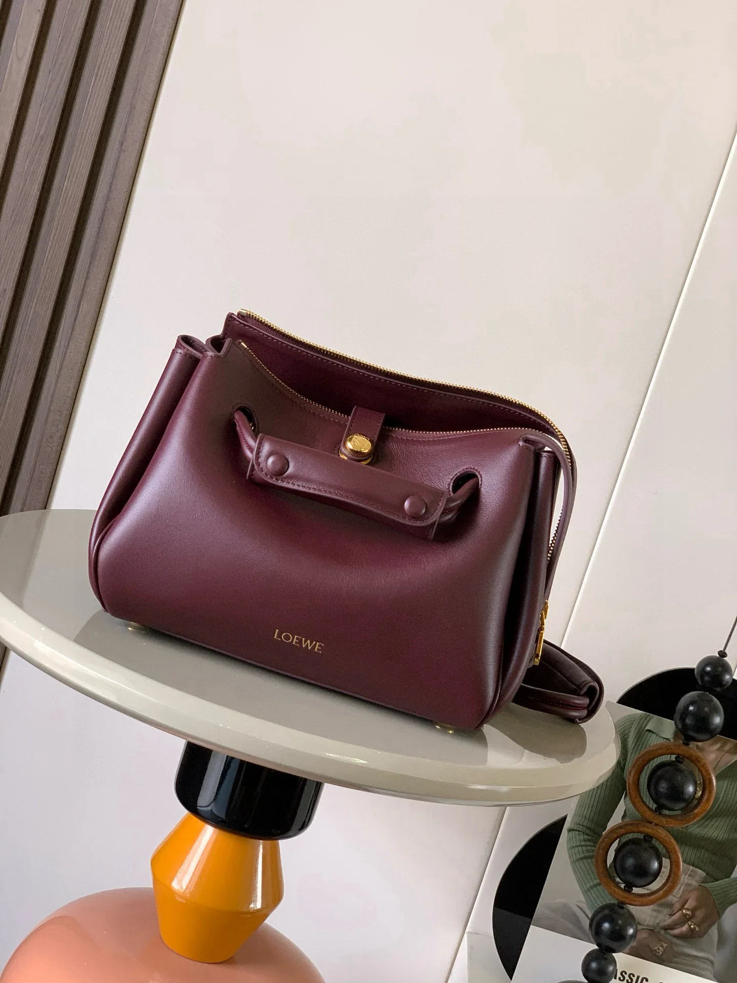 Loewe 9146 Cowhide Leather Handbag Women s Crossbody Bag Loewe 9146 Cowhide Leather Handbag Women s Crossbody Bag