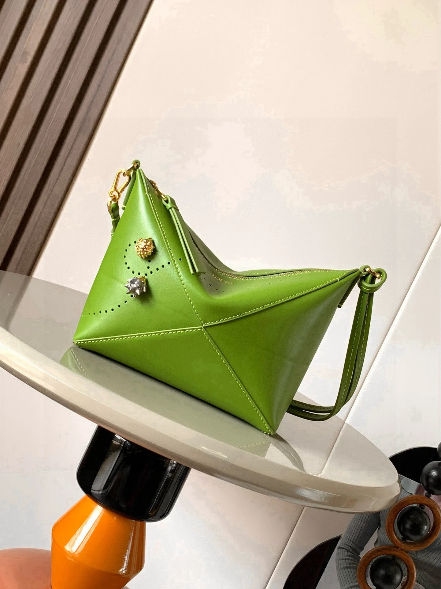 Loewe 9073 Glossy Napa Cowhide Leather Clutch Women s Crossbody Bag Loewe 9073 Glossy Napa Cowhide Leather Clutch Women s Crossbody Bag