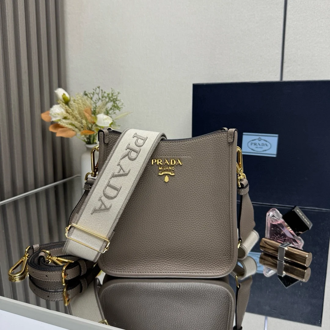 Prada 1BH191 New Shoulder Bag Women s Crossbody Bag Prada 1BH191 New Shoulder Bag Women s Crossbody Bag