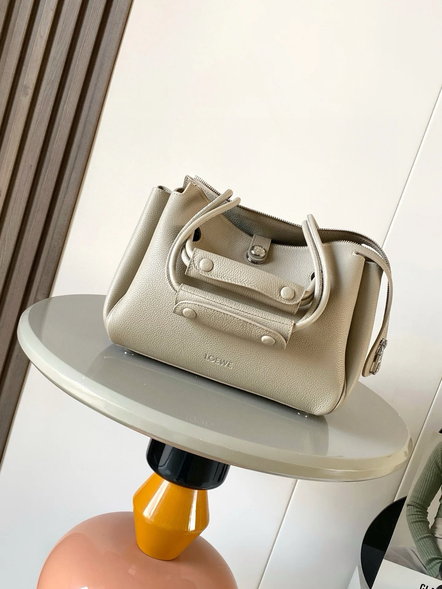 Loewe 9146 Cowhide Leather Handbag Women s Crossbody Bag Loewe 9146 Cowhide Leather Handbag Women s Crossbody Bag