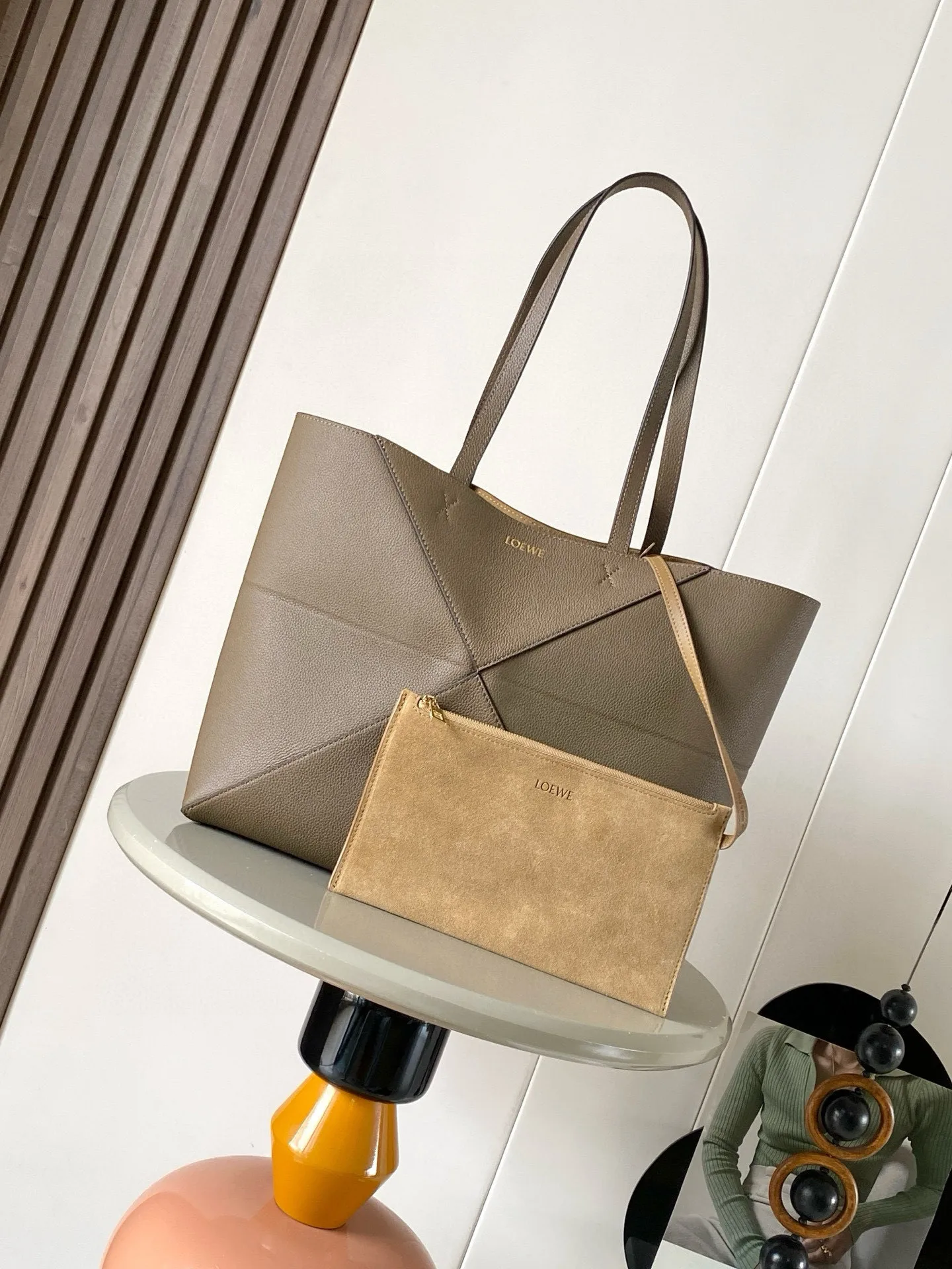 Loewe 9104 grain cowhide handbag  women s shoulder bag