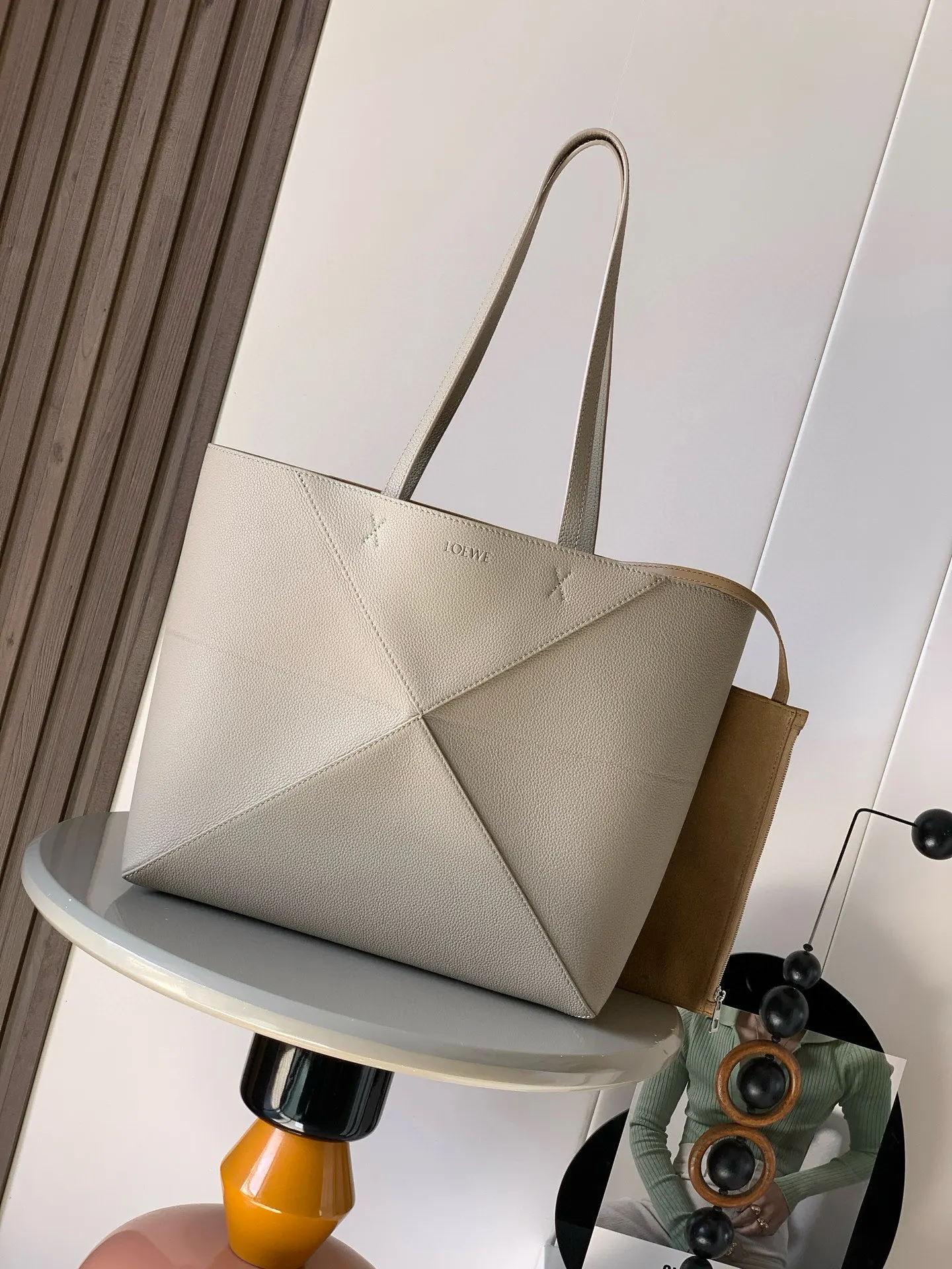 Loewe 9104 grain cowhide handbag  women s shoulder bag