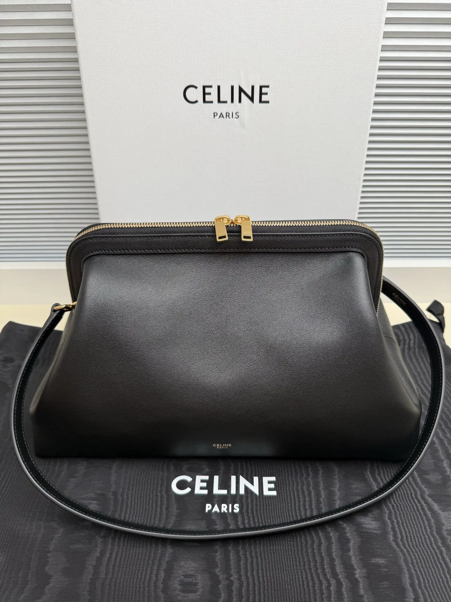 Celine L104J3 Cowhide Vintage Handbag Women s Crossbody Bag