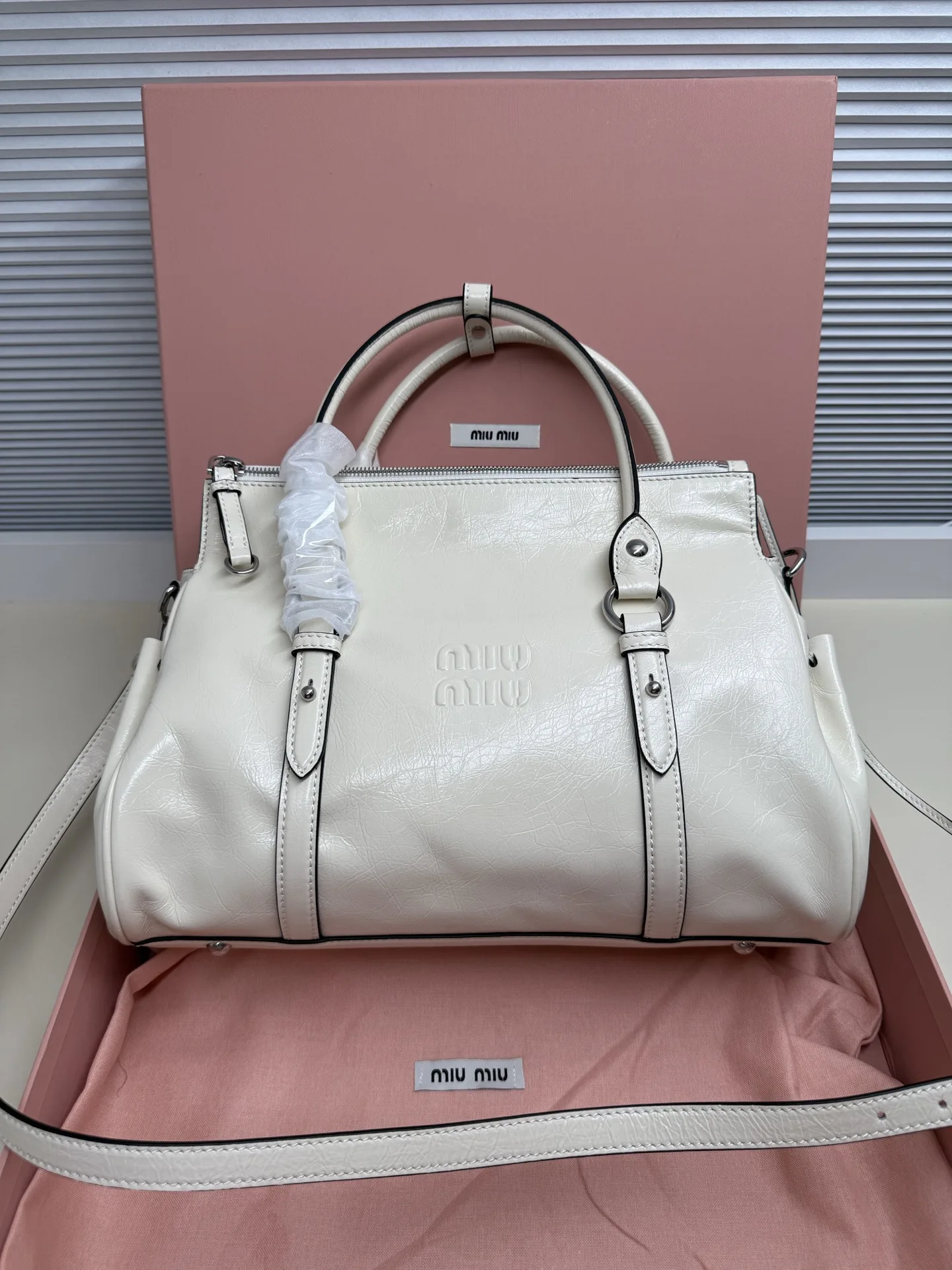 MIU MIU 328 Early Spring New Oil Wax Leather Motorcycle Bag Women s Crossbody Bag MIU MIU 328 Early Spring New Oil Wax Leather Motorcycle Bag Women s Crossbody Bag
