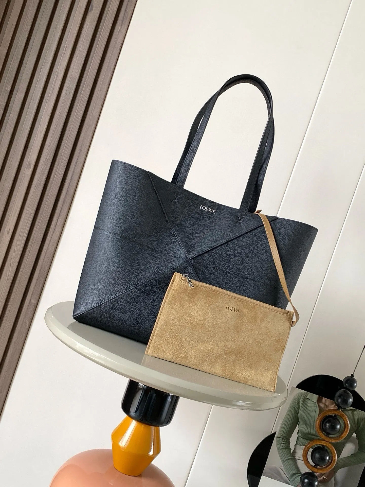 Loewe 9104 grain cowhide leather handbag women s shoulder bag Loewe 9104 grain cowhide leather handbag women s shoulder bag