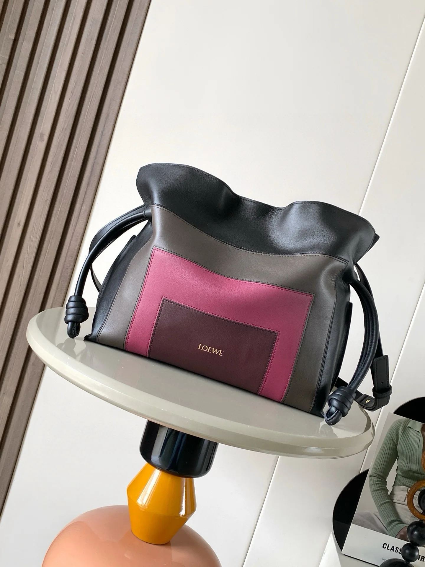 Loewe Napa cowhide leather clutch bag women s crossbody bag Loewe Napa cowhide leather clutch bag women s crossbody bag