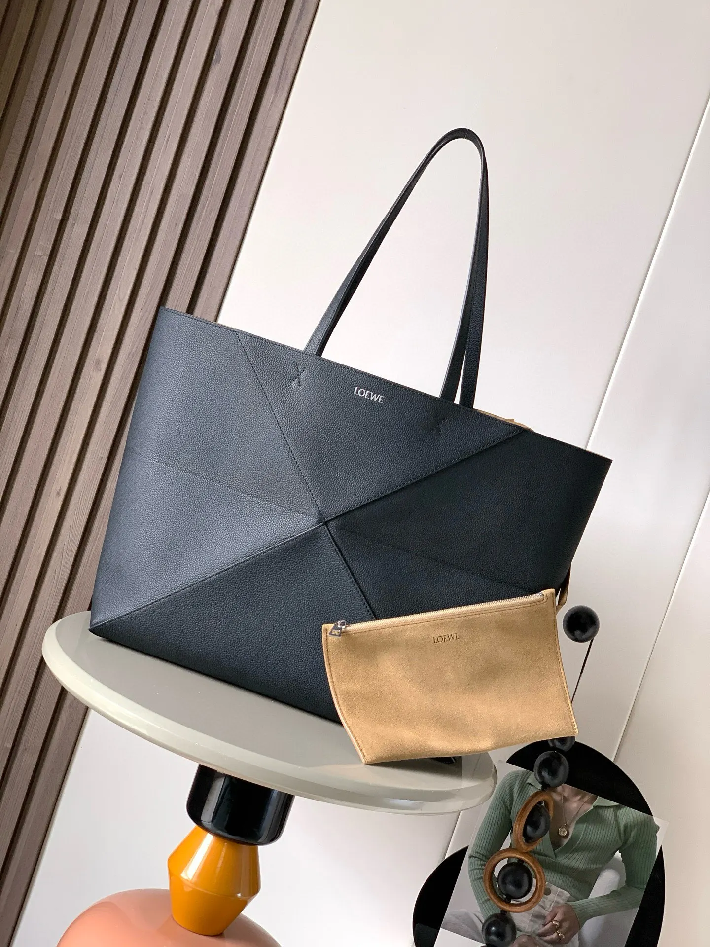 Loewe 9104 grain cowhide leather handbag women s shoulder bag Loewe 9104 grain cowhide leather handbag women s shoulder bag