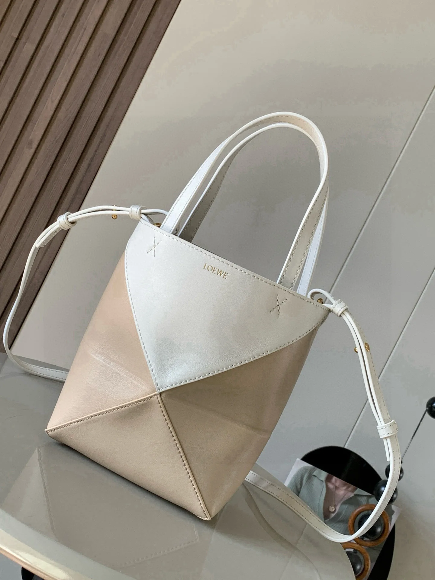 Loewe 9030 Cowhide Mini Handbag Women s Crossbody Bag Loewe 9030 Cowhide Mini Handbag Women s Crossbody Bag
