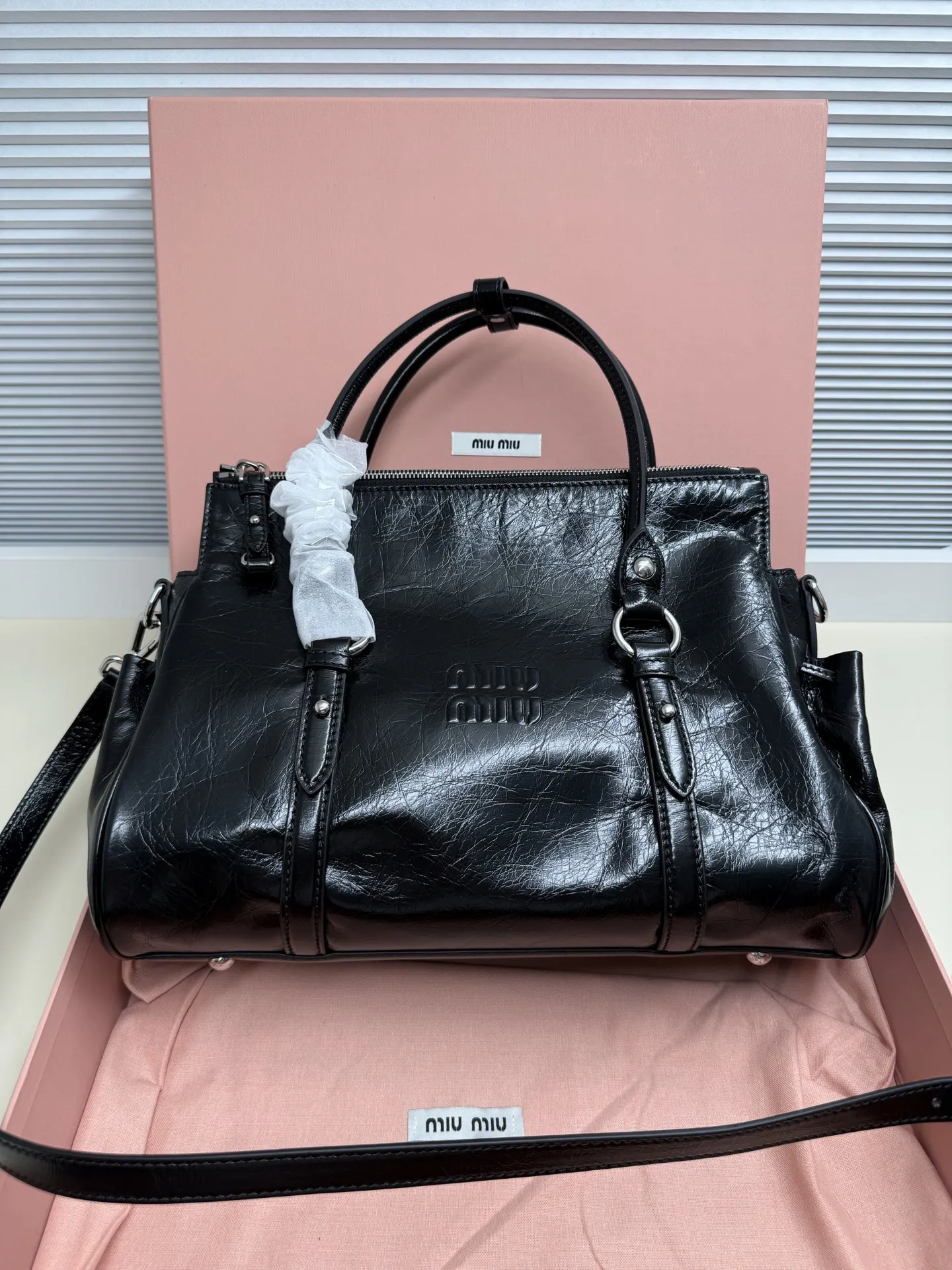 MIU MIU 328 Early Spring New Oil Wax Leather Motorcycle Bag Women s Crossbody Bag MIU MIU 328 Early Spring New Oil Wax Leather Motorcycle Bag Women s Crossbody Bag