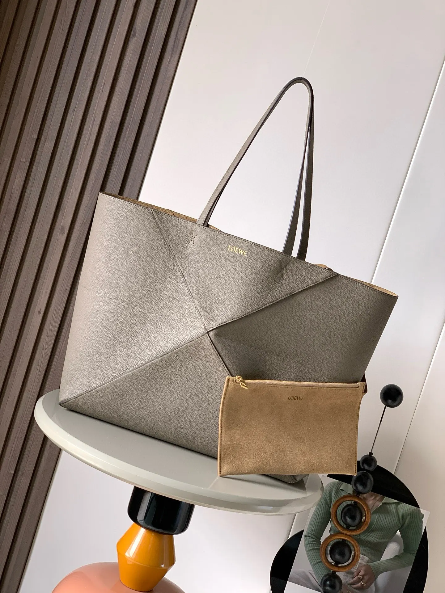 Loewe 9104 grain cowhide leather handbag women s shoulder bag Loewe 9104 grain cowhide leather handbag women s shoulder bag