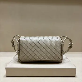 3008 Versatile Commuter Bag Women s Crossbody Bag Replica Burberry womens bags