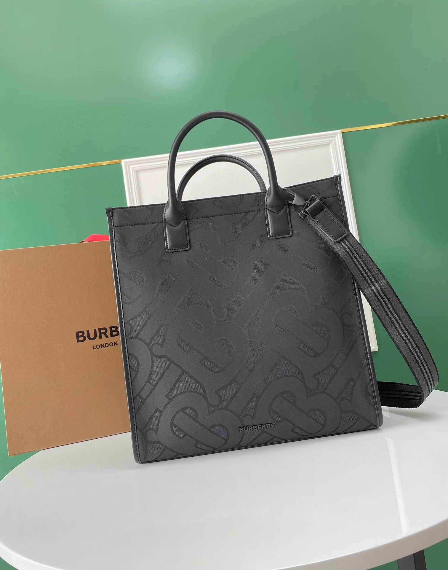 Burberry Latest tote bag men s crossbody bag