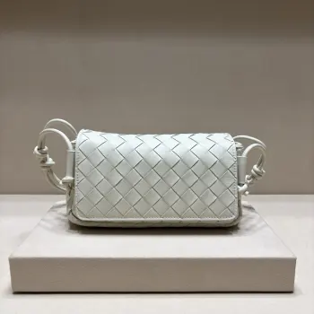 3008 Versatile Commuter Bag Women s Crossbody Bag Replica Burberry womens bags
