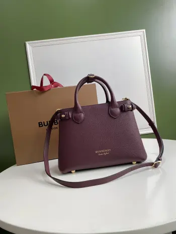7131 Checkered Leather Banner Bag Women s Crossbody Bag Replica Burberry womens bags
