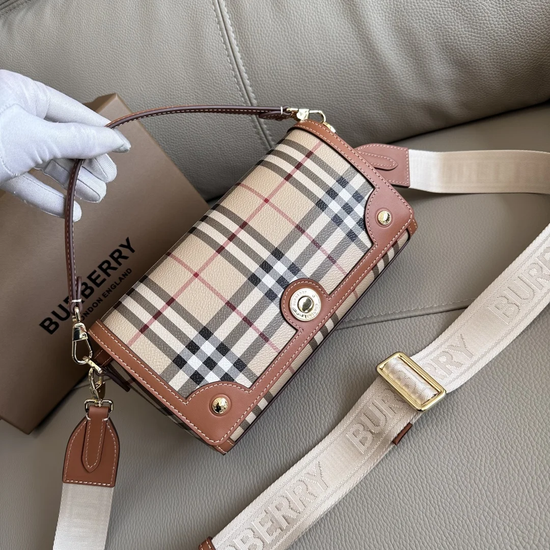 Burberry 1671 New Vintage Plaid Small Bag Women s Crossbody Bag Burberry 1671 New Vintage Plaid Small Bag Women s Crossbody Bag
