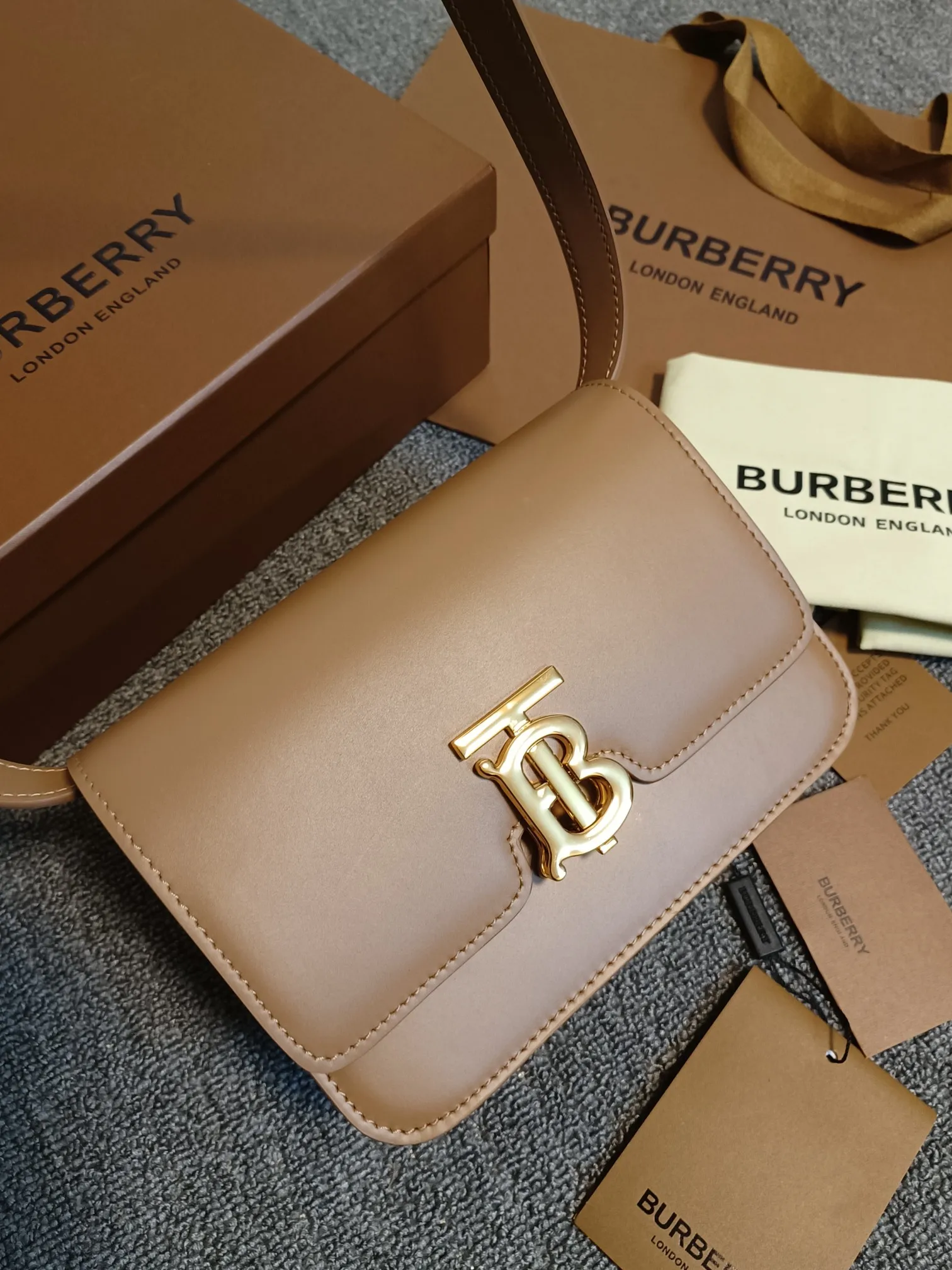 Bvlgari 89062 Two-tone Leather Lock Clutch Bag Women s Crossbody Bag