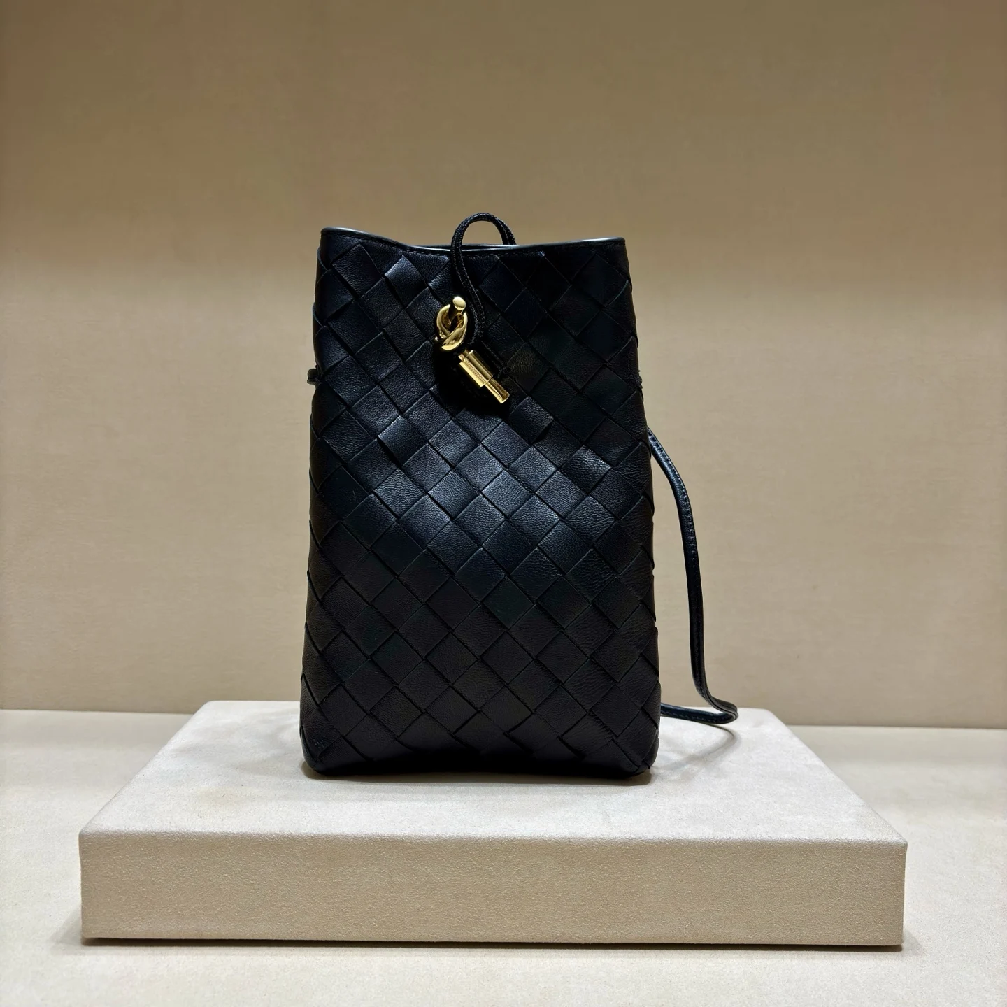 Burberry 3010 Vintage Knot Gold Buckle Phone Bag Women s Crossbody Bag Burberry 3010 Vintage Knot Gold Buckle Phone Bag Women s Crossbody Bag