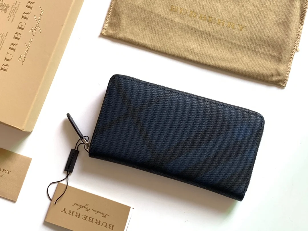Burberry 40520841 Plaid Zipper Bag Wallet