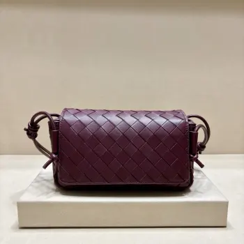 3008 Versatile Commuter Bag Women s Crossbody Bag Replica Burberry womens bags