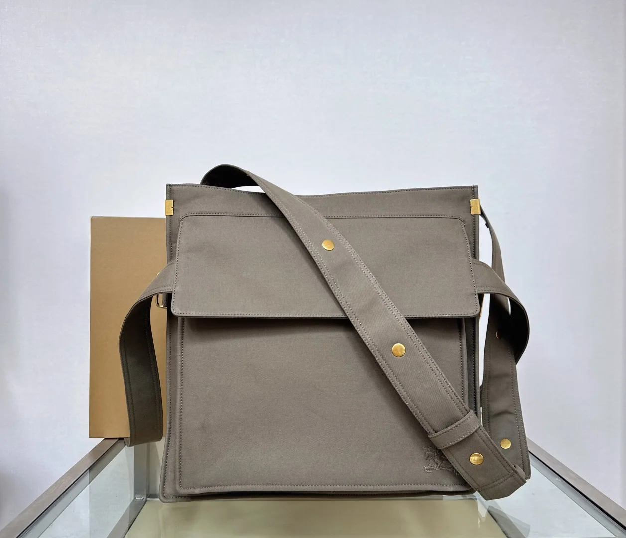 Burberry 6251 Latest Windbreaker Tote Bag Men s Crossbody Bag Burberry 6251 Latest Windbreaker Tote Bag Men s Crossbody Bag